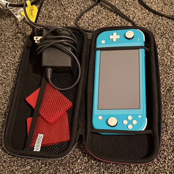 Nintendo Handheld Console - Blue - Picture 6 of 12